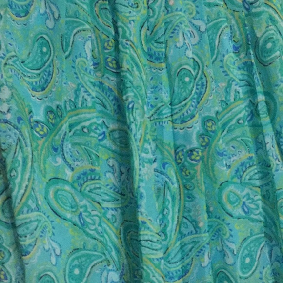 Green skirt. - Picture 2 of 4